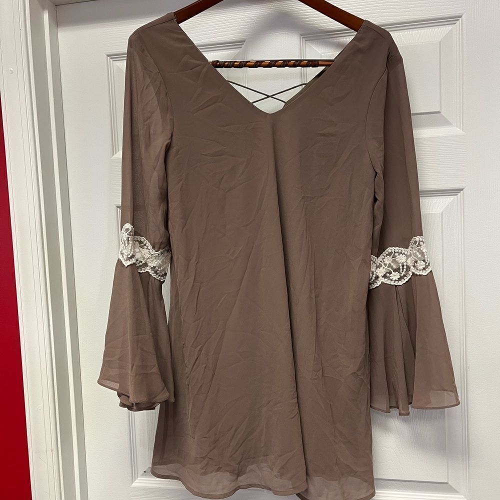 Umgee Brown Bell Sleeve Lace Trimmed Swing Mini Dress sz M